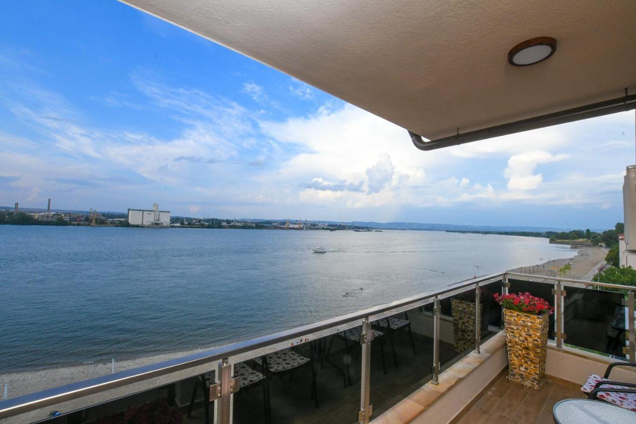 Apartman Klara คลาโดโว ภายนอก รูปภาพ